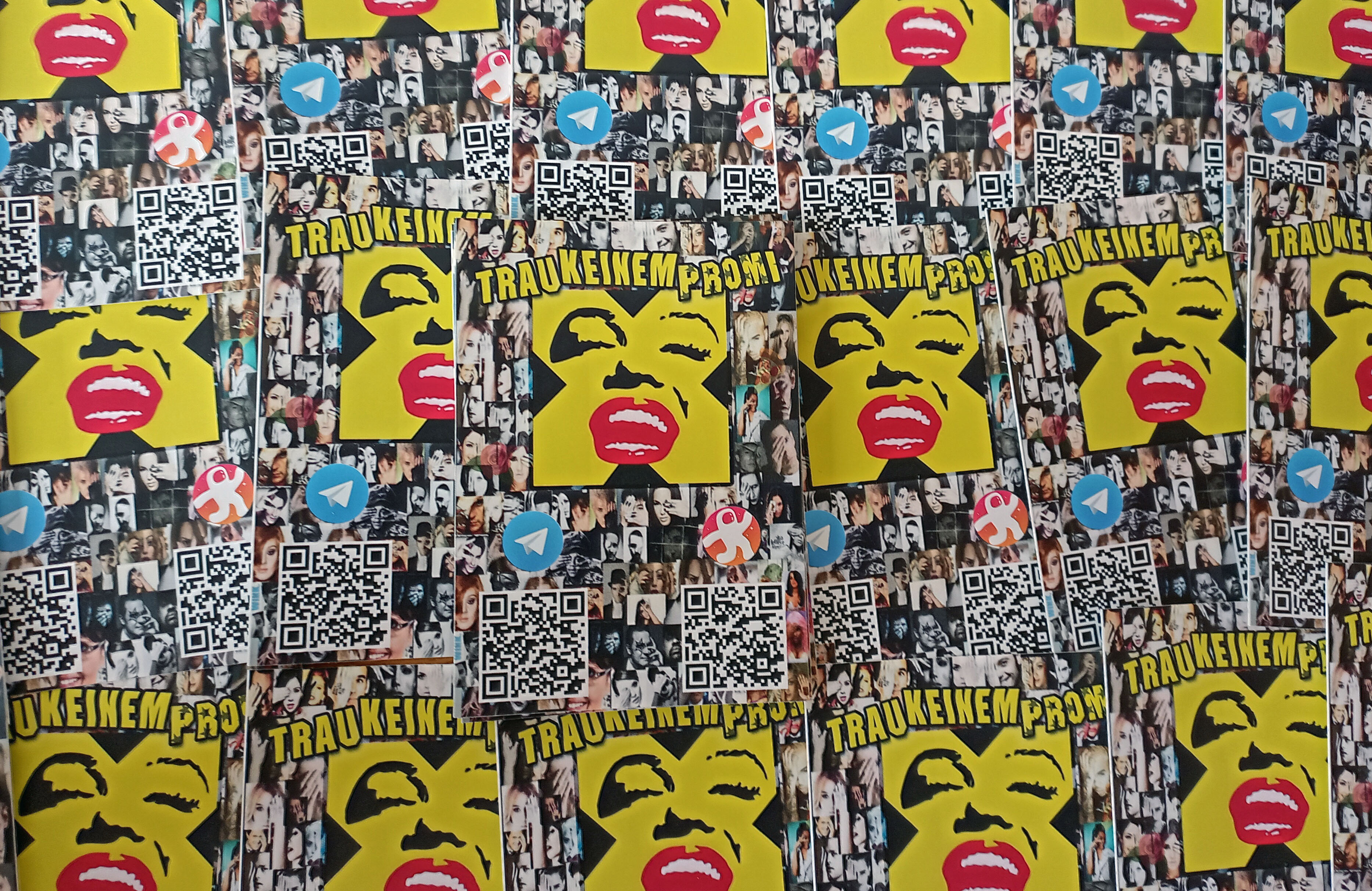 TrauKeinemPromi QR Code Sticker Collage